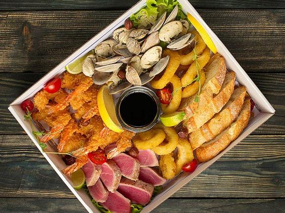 Заказать Сет "Деликатесный" коллекция морепродуктов на 4-6 персон в Санкт-Петербурге
